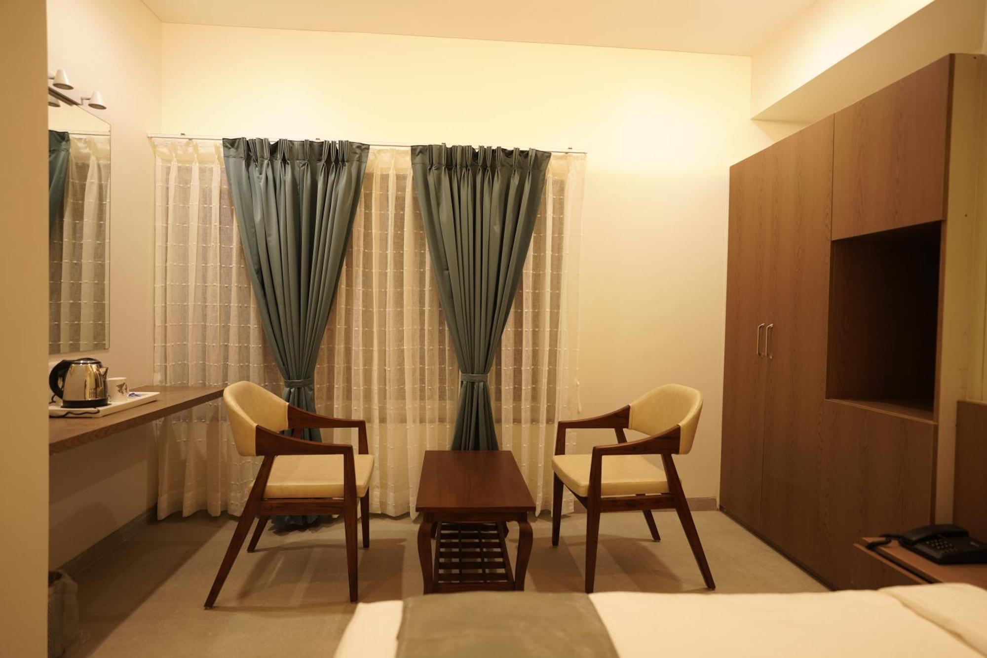 A Square Executive Hotel Аурангабад Экстерьер фото