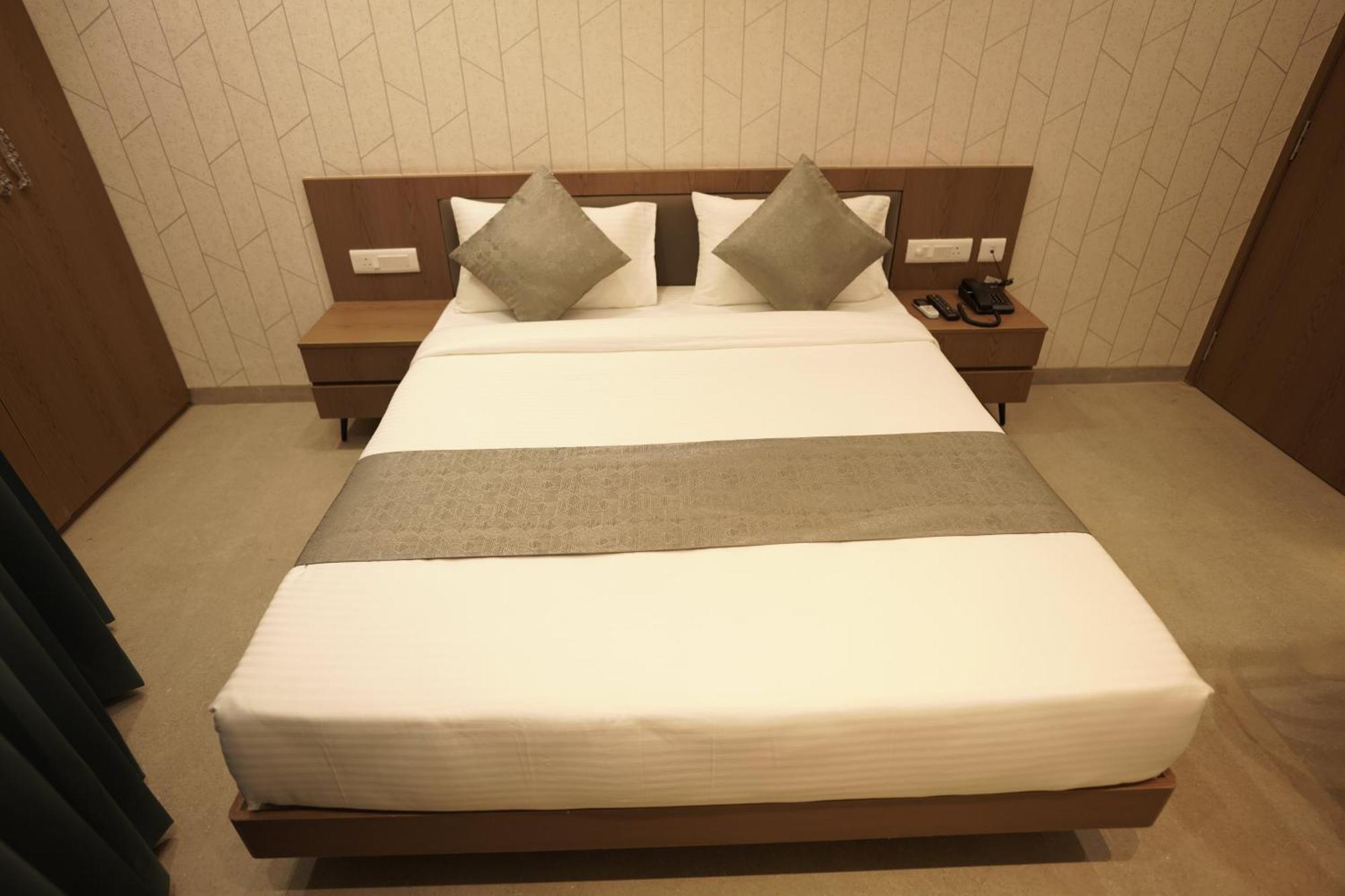 A Square Executive Hotel Аурангабад Экстерьер фото