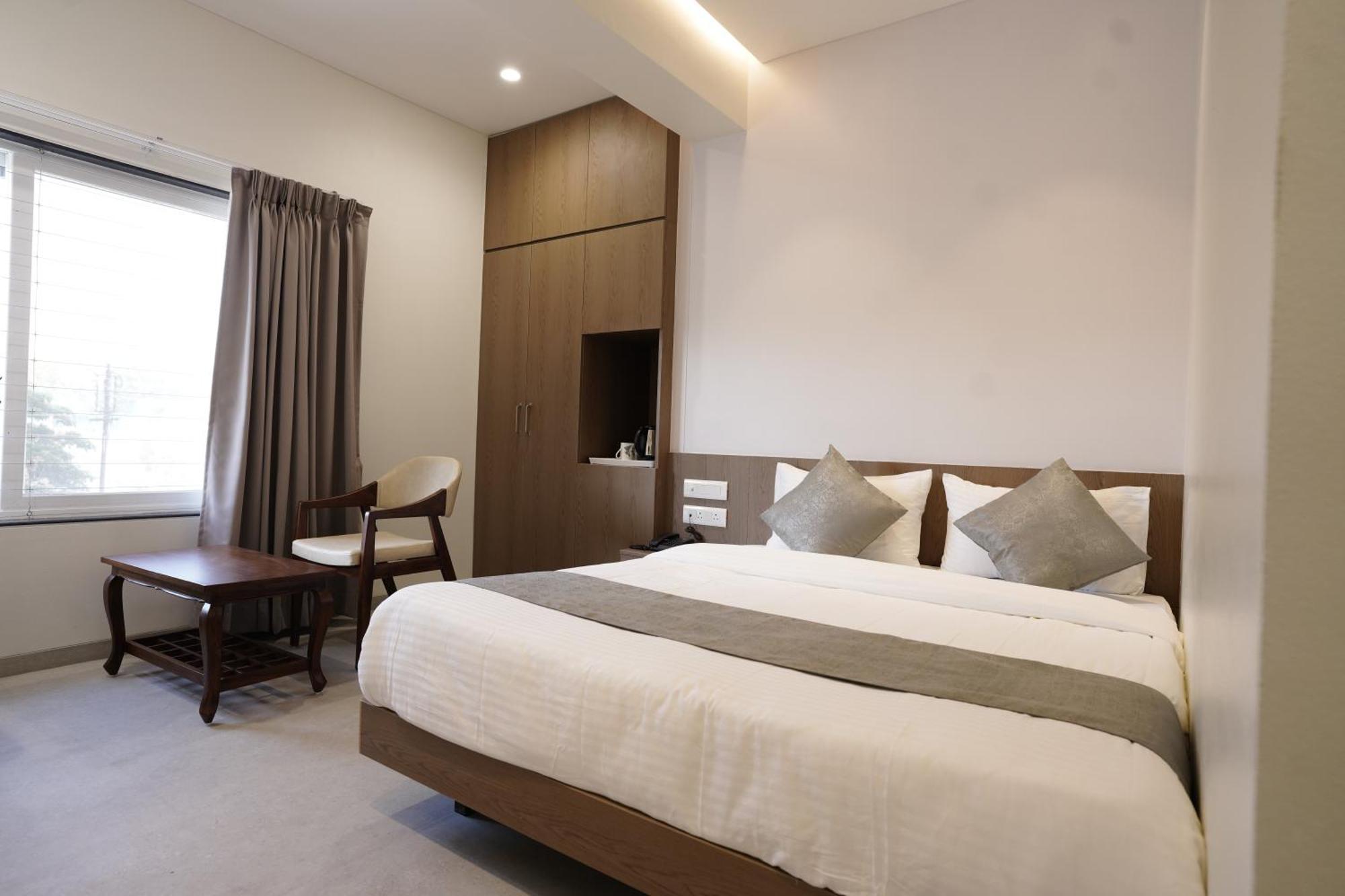 A Square Executive Hotel Аурангабад Экстерьер фото